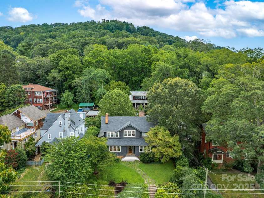 125 Furman Avenue, Asheville, NC 28801.  MLS# CAR4291265, YatesRealty ID 34211. 