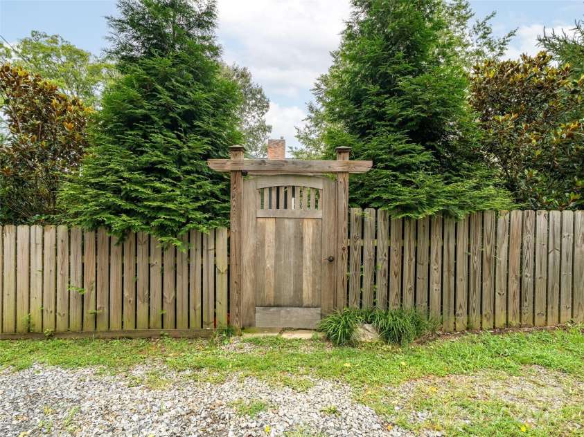 125 Furman Avenue, Asheville, NC 28801.  MLS# CAR4291265, YatesRealty ID 34211. 