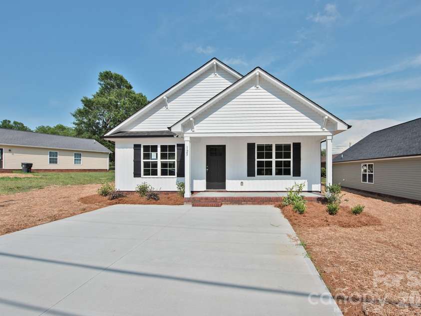 125 Beaver Street, Landis, NC 28088.  MLS# CAR4399009, YatesRealty ID 34212. 