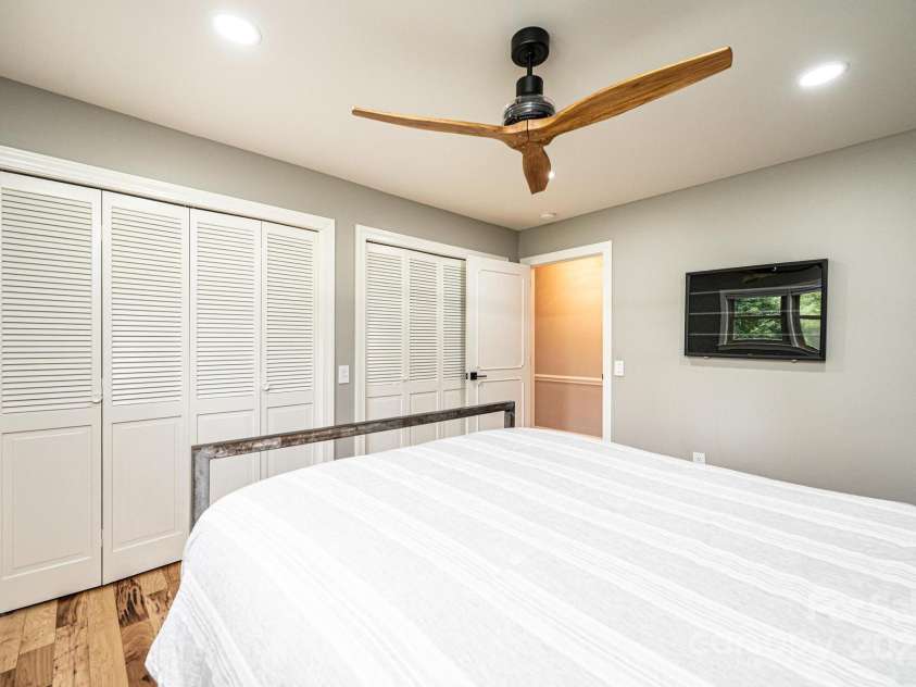 221 Roberts Lane, Lenoir, NC 28645.  MLS# CAR4288477, YatesRealty ID 34213. 