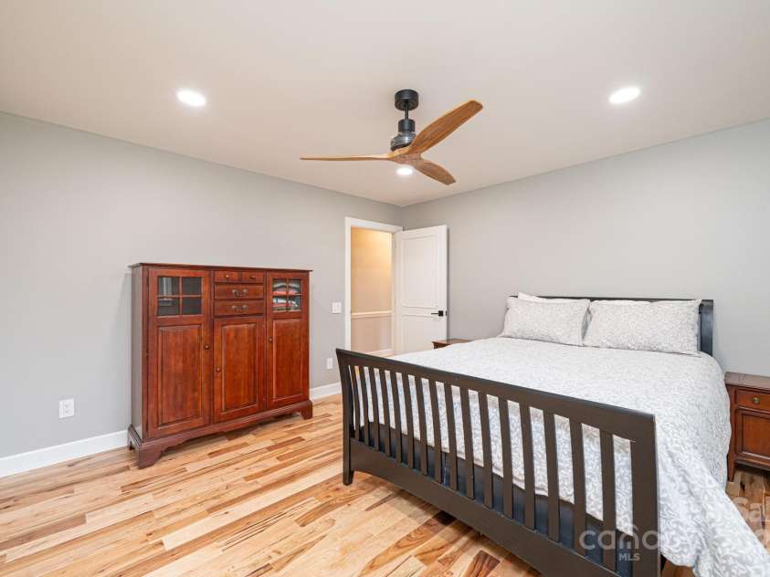 221 Roberts Lane, Lenoir, NC 28645.  MLS# CAR4288477, YatesRealty ID 34213. 