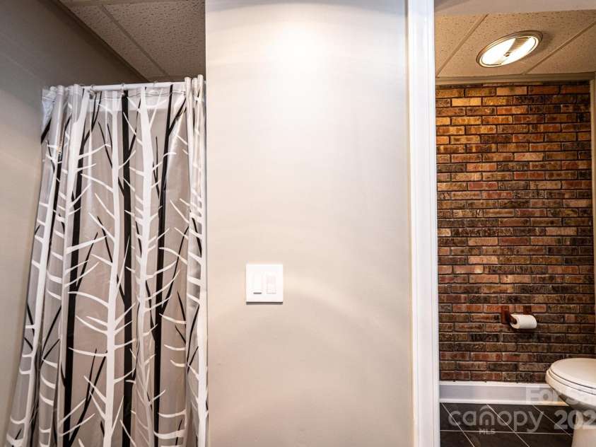 221 Roberts Lane, Lenoir, NC 28645.  MLS# CAR4288477, YatesRealty ID 34213. 