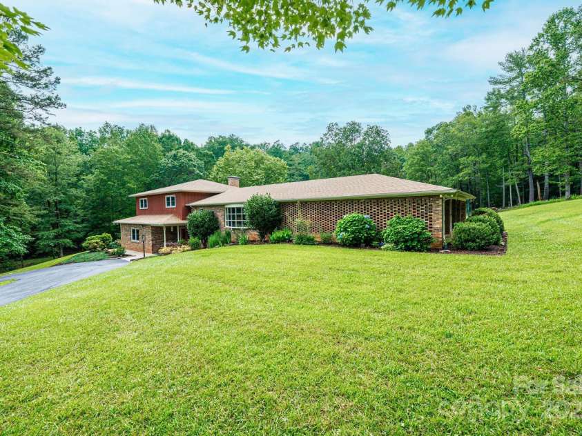 221 Roberts Lane, Lenoir, NC 28645.  MLS# CAR4288477, YatesRealty ID 34213. 