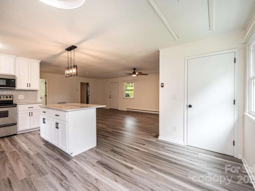 221 Roberts Lane, Lenoir, NC 28645.  MLS# CAR4288477, YatesRealty ID 34213. 