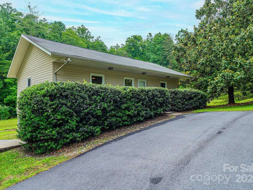 221 Roberts Lane, Lenoir, NC 28645.  MLS# CAR4288477, YatesRealty ID 34213. Guest/Rental