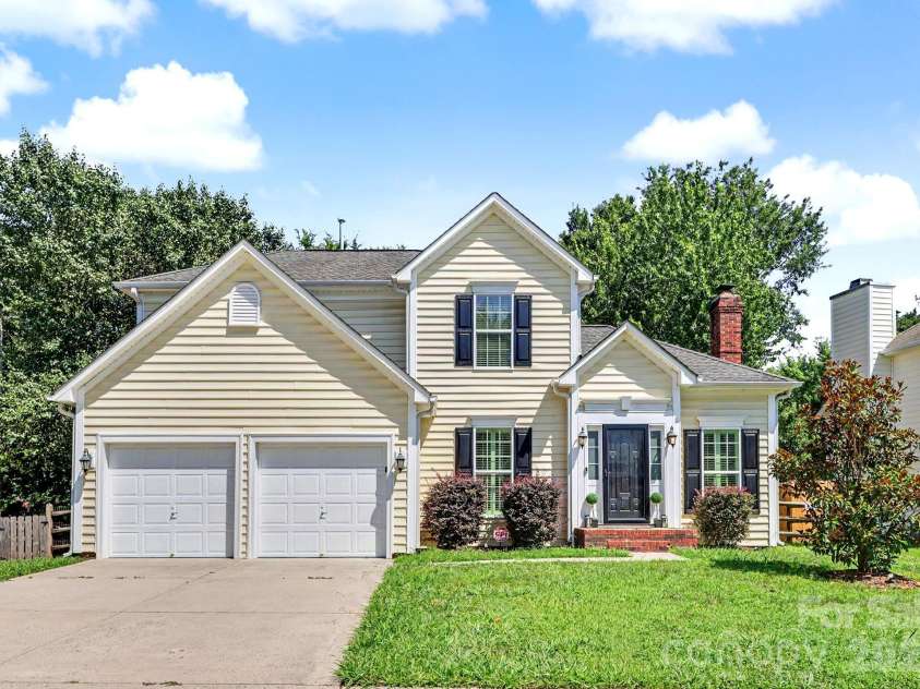 7413 Tupelo Lane, Charlotte, NC 28269.  MLS# CAR4398162, YatesRealty ID 34214. 