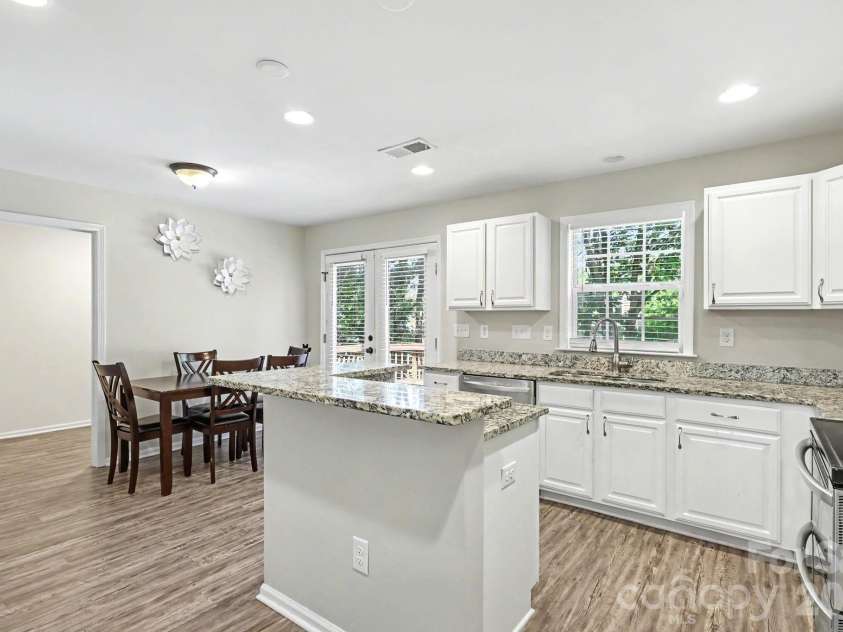 7413 Tupelo Lane, Charlotte, NC 28269.  MLS# CAR4398162, YatesRealty ID 34214. 