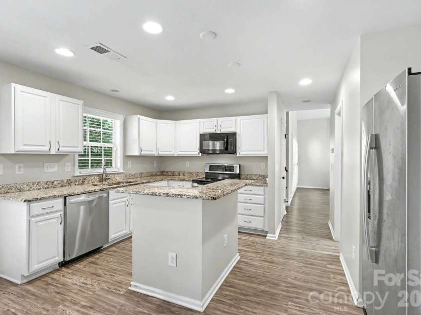 7413 Tupelo Lane, Charlotte, NC 28269.  MLS# CAR4398162, YatesRealty ID 34214. 