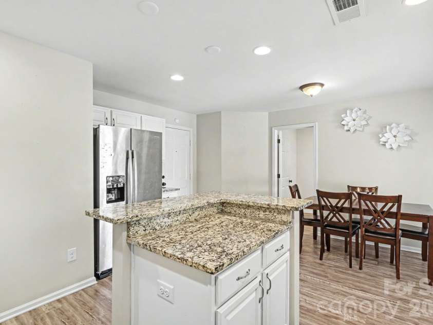 7413 Tupelo Lane, Charlotte, NC 28269.  MLS# CAR4398162, YatesRealty ID 34214. 