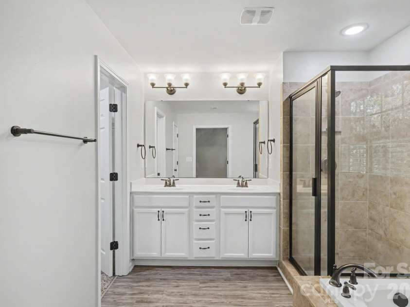 7413 Tupelo Lane, Charlotte, NC 28269.  MLS# CAR4398162, YatesRealty ID 34214. 