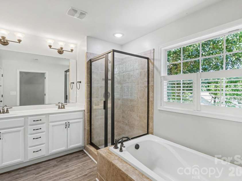 7413 Tupelo Lane, Charlotte, NC 28269.  MLS# CAR4398162, YatesRealty ID 34214. 