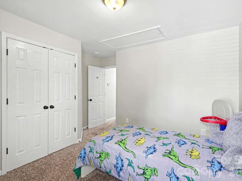 7413 Tupelo Lane, Charlotte, NC 28269.  MLS# CAR4398162, YatesRealty ID 34214. 
