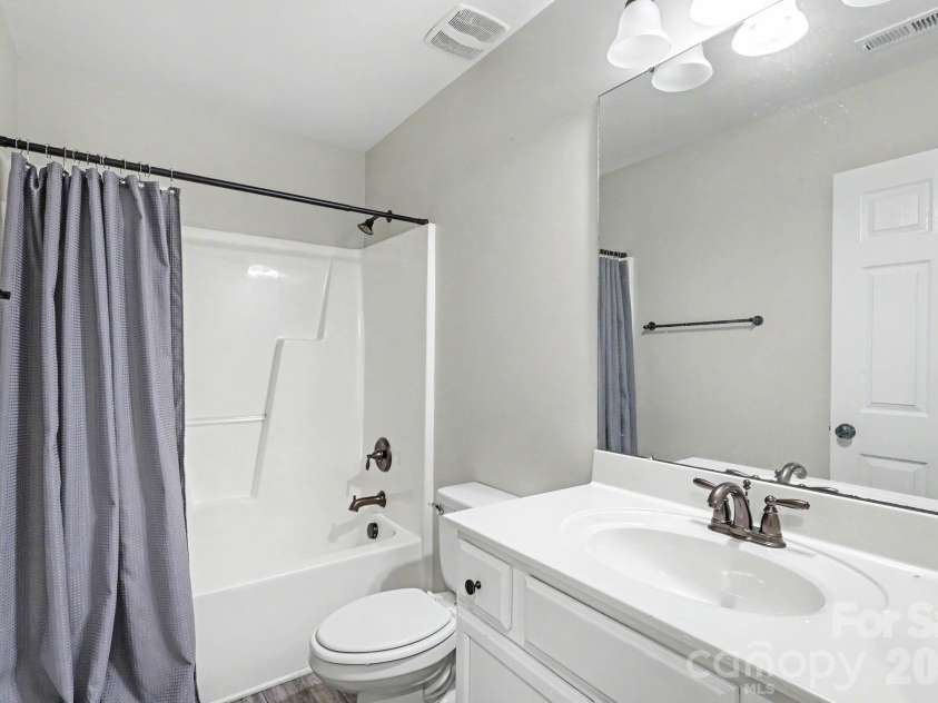 7413 Tupelo Lane, Charlotte, NC 28269.  MLS# CAR4398162, YatesRealty ID 34214. 