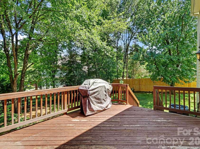 7413 Tupelo Lane, Charlotte, NC 28269.  MLS# CAR4398162, YatesRealty ID 34214. 