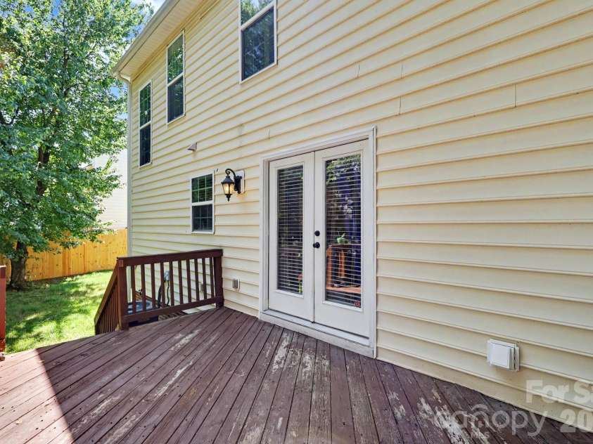 7413 Tupelo Lane, Charlotte, NC 28269.  MLS# CAR4398162, YatesRealty ID 34214. 
