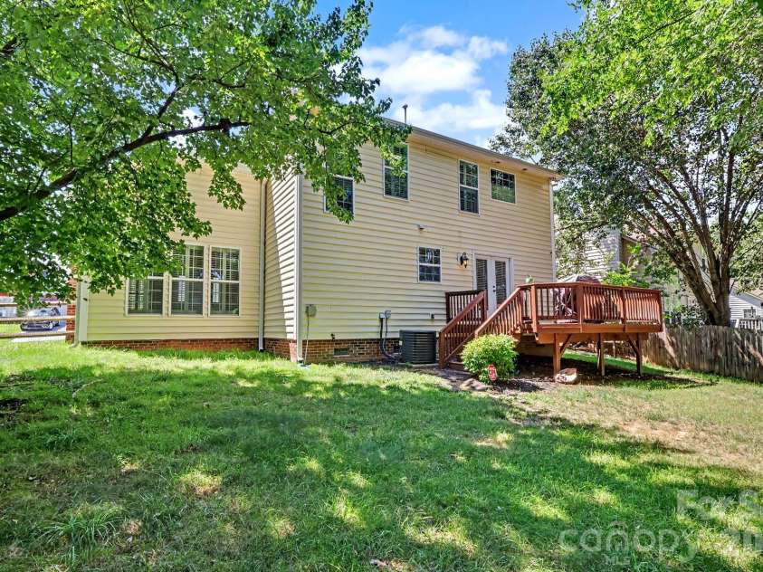 7413 Tupelo Lane, Charlotte, NC 28269.  MLS# CAR4398162, YatesRealty ID 34214. 
