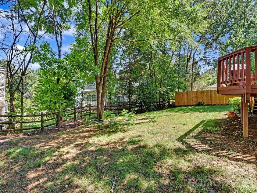 7413 Tupelo Lane, Charlotte, NC 28269.  MLS# CAR4398162, YatesRealty ID 34214. 