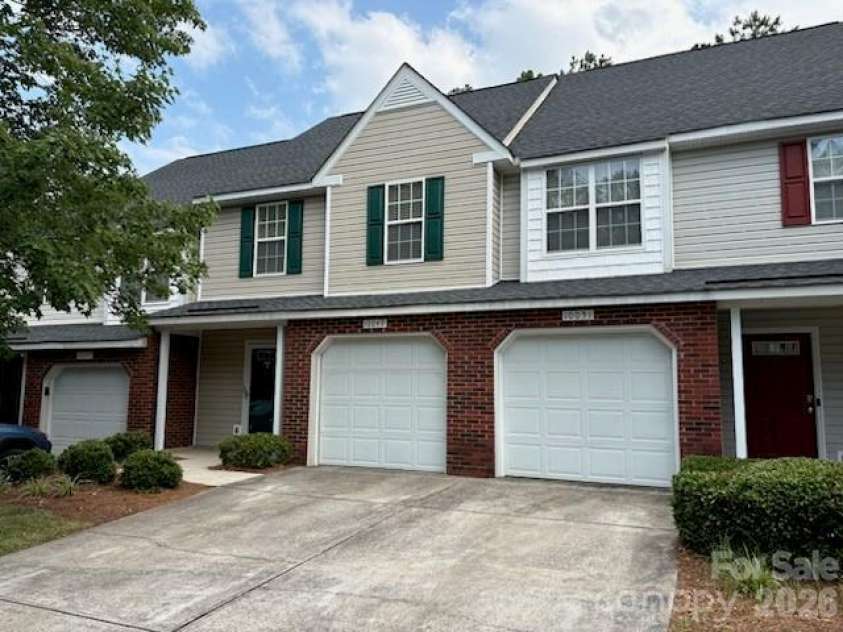 10049 University Park Lane, Charlotte, NC 28213.  MLS# CAR4397772, YatesRealty ID 34217. 