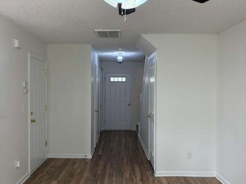 10049 University Park Lane, Charlotte, NC 28213.  MLS# CAR4397772, YatesRealty ID 34217. 