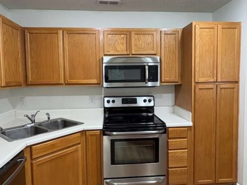 10049 University Park Lane, Charlotte, NC 28213.  MLS# CAR4397772, YatesRealty ID 34217. 