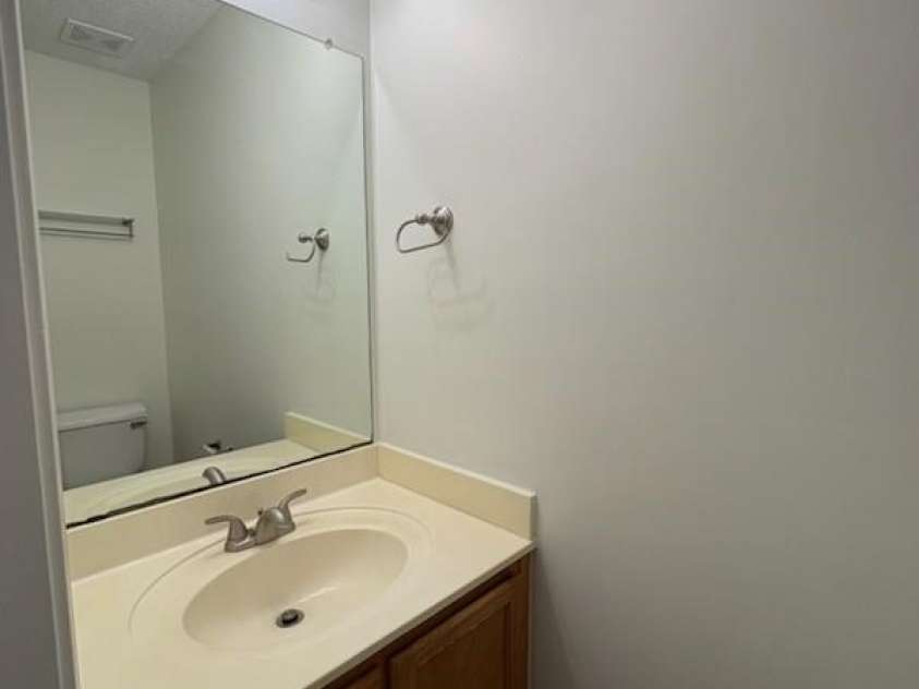 10049 University Park Lane, Charlotte, NC 28213.  MLS# CAR4397772, YatesRealty ID 34217. 