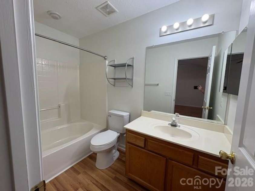 10049 University Park Lane, Charlotte, NC 28213.  MLS# CAR4397772, YatesRealty ID 34217. 