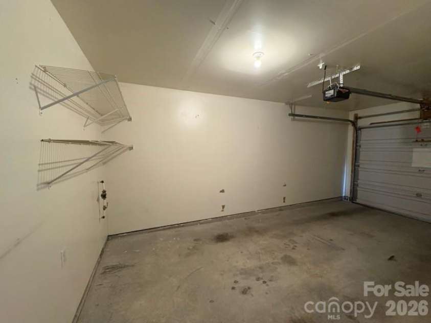10049 University Park Lane, Charlotte, NC 28213.  MLS# CAR4397772, YatesRealty ID 34217. 