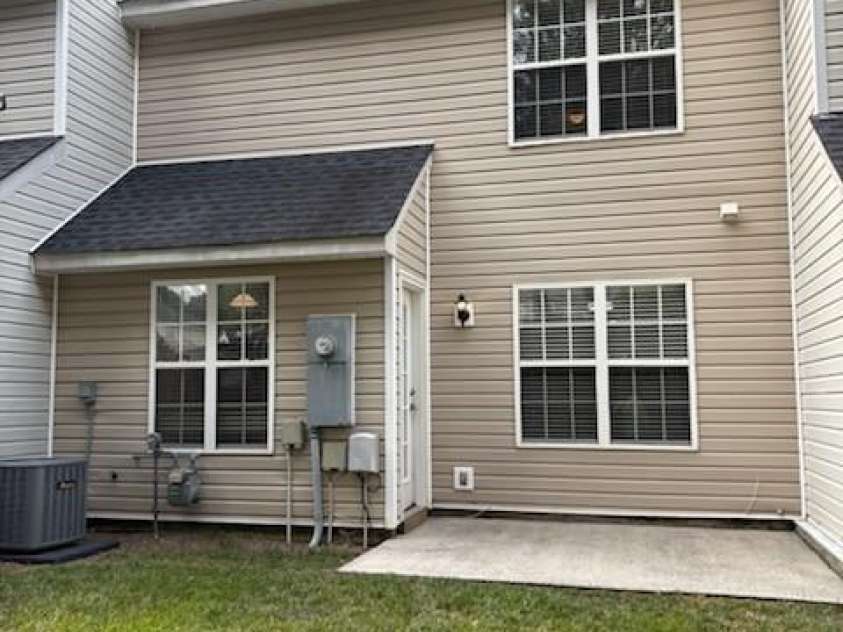 10049 University Park Lane, Charlotte, NC 28213.  MLS# CAR4397772, YatesRealty ID 34217. 