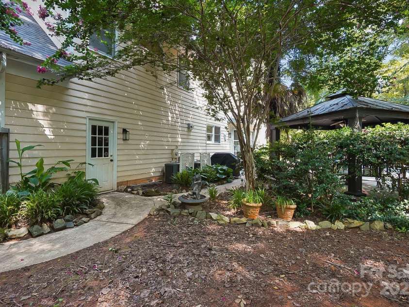 9921 Hanging Moss Trail, Mint Hill, NC 28227.  MLS# CAR4293455, YatesRealty ID 34217. 