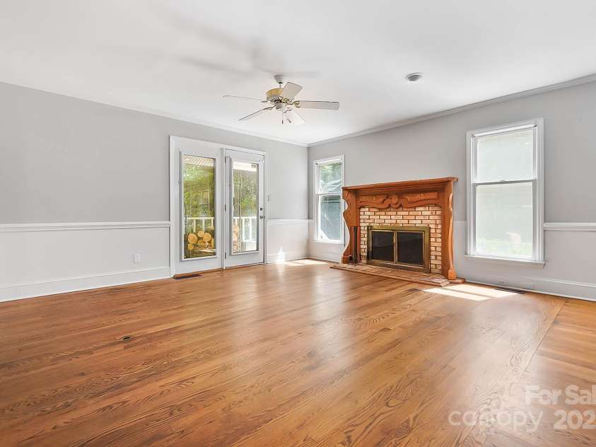 9921 Hanging Moss Trail, Mint Hill, NC 28227.  MLS# CAR4293455, YatesRealty ID 34217. Family room