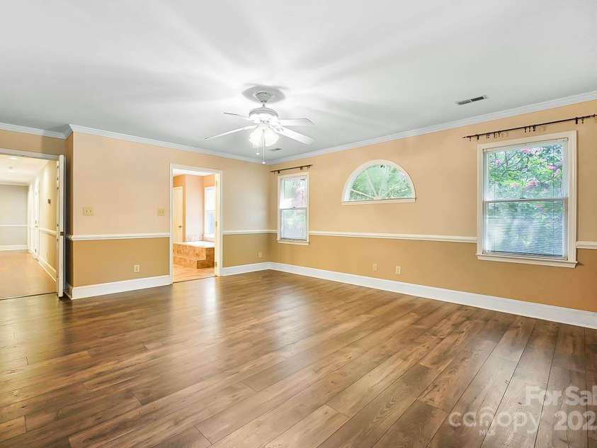 9921 Hanging Moss Trail, Mint Hill, NC 28227.  MLS# CAR4293455, YatesRealty ID 34217. Large primary bedroom