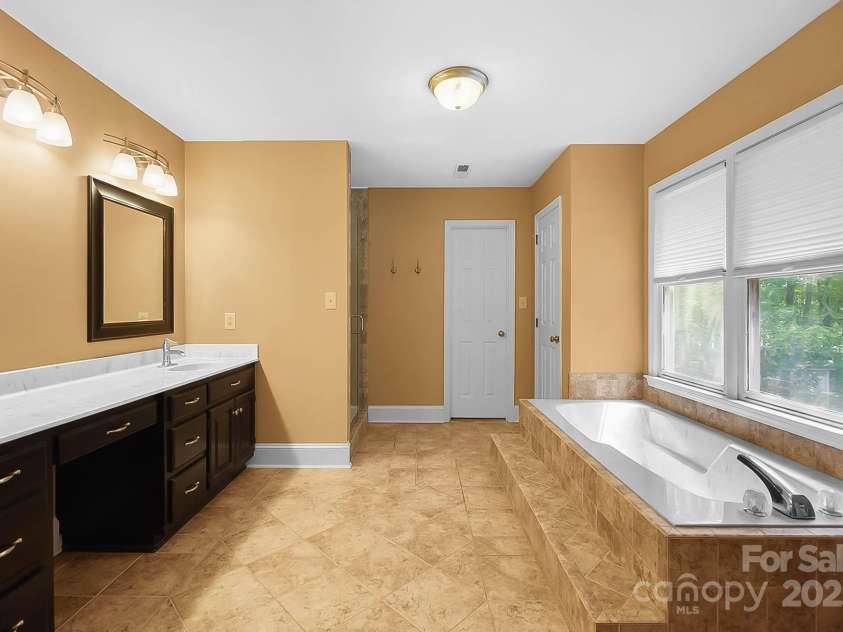 9921 Hanging Moss Trail, Mint Hill, NC 28227.  MLS# CAR4293455, YatesRealty ID 34217. Primary bath