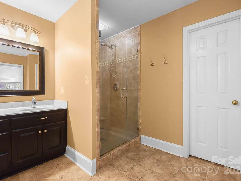 9921 Hanging Moss Trail, Mint Hill, NC 28227.  MLS# CAR4293455, YatesRealty ID 34217. Primary bath