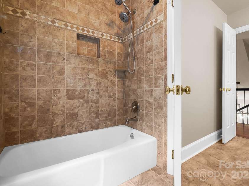 9921 Hanging Moss Trail, Mint Hill, NC 28227.  MLS# CAR4293455, YatesRealty ID 34217. Upstairs full bath