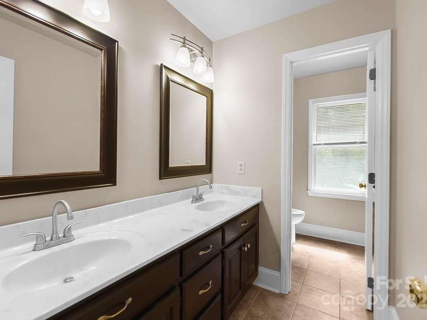 9921 Hanging Moss Trail, Mint Hill, NC 28227.  MLS# CAR4293455, YatesRealty ID 34217. Upstairs full bath