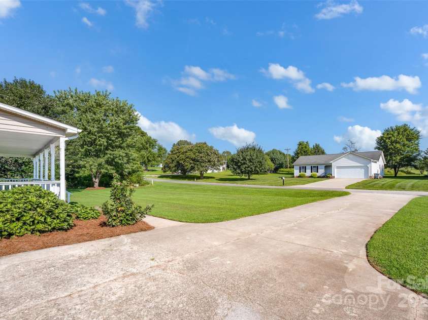 110 Salem Meadow Drive, Statesville, NC 28625.  MLS# CAR4293923, YatesRealty ID 34218. 