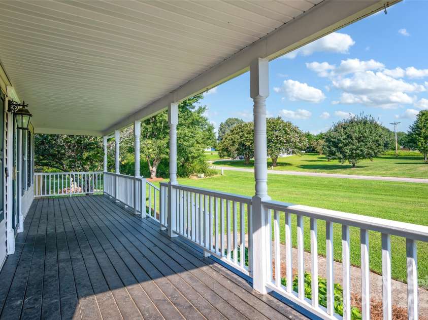 110 Salem Meadow Drive, Statesville, NC 28625.  MLS# CAR4293923, YatesRealty ID 34218. 