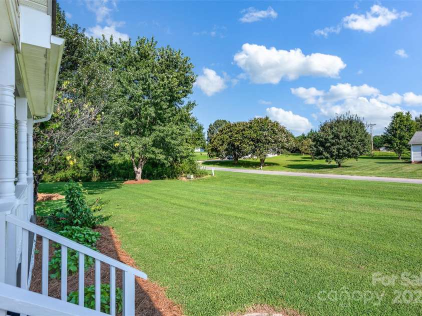 110 Salem Meadow Drive, Statesville, NC 28625.  MLS# CAR4293923, YatesRealty ID 34218. 