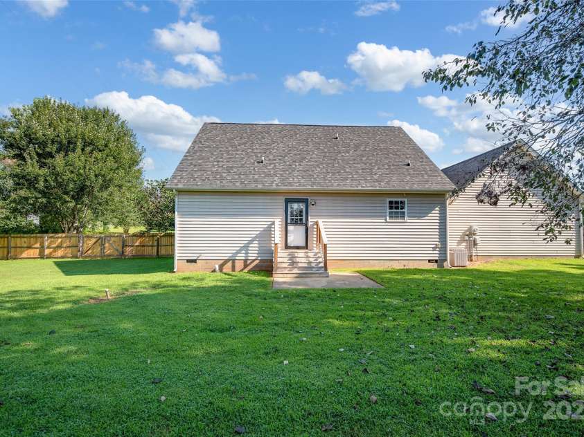 110 Salem Meadow Drive, Statesville, NC 28625.  MLS# CAR4293923, YatesRealty ID 34218. 
