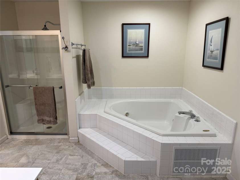 61 Rolling Hills Road, Mills River, NC 28759.  MLS# CAR4294434, YatesRealty ID 34219. 