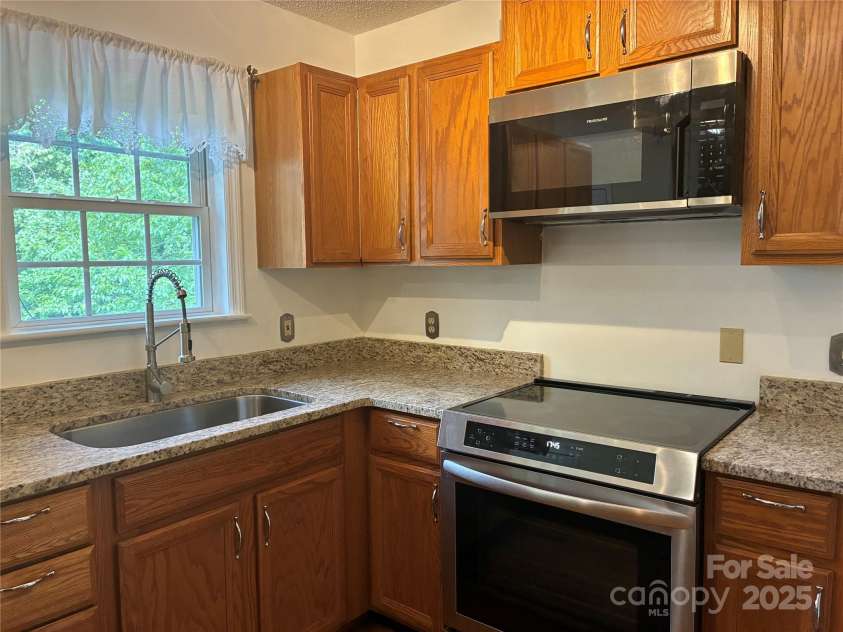 61 Rolling Hills Road, Mills River, NC 28759.  MLS# CAR4294434, YatesRealty ID 34219. 
