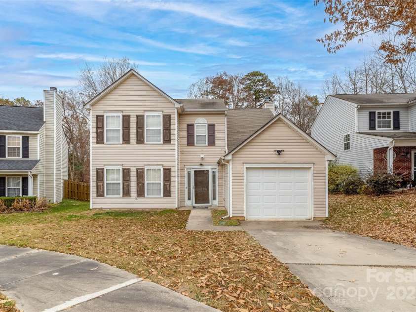 10338 Covingtonwood Drive, Charlotte, NC 28214.  MLS# CAR4323207, YatesRealty ID 3422. 