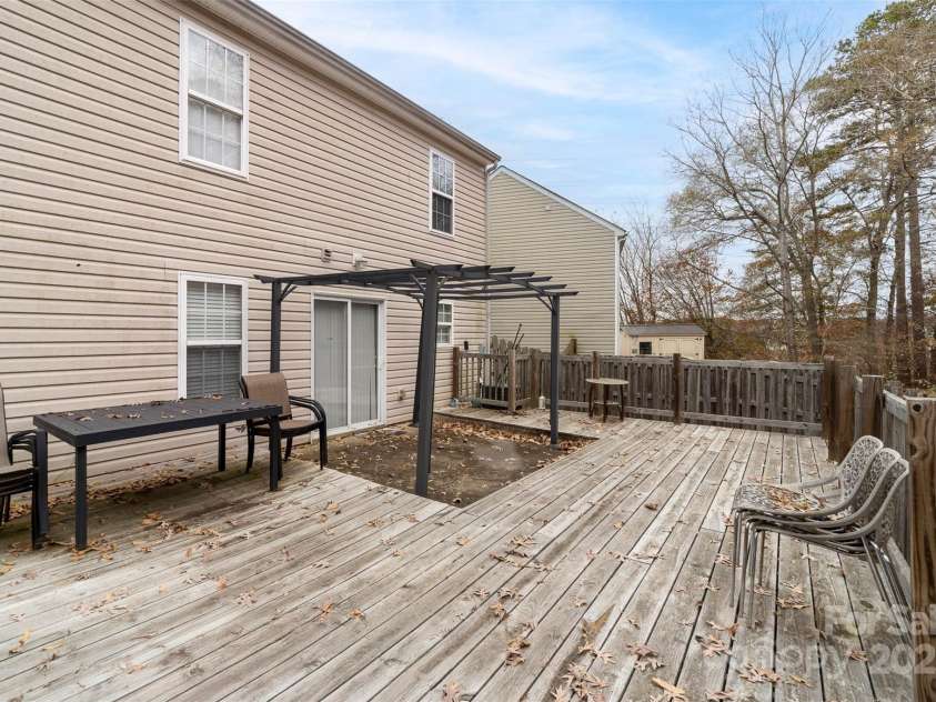 10338 Covingtonwood Drive, Charlotte, NC 28214.  MLS# CAR4323207, YatesRealty ID 3422. 