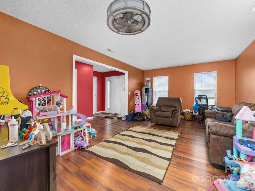 10338 Covingtonwood Drive, Charlotte, NC 28214.  MLS# CAR4323207, YatesRealty ID 3422. 