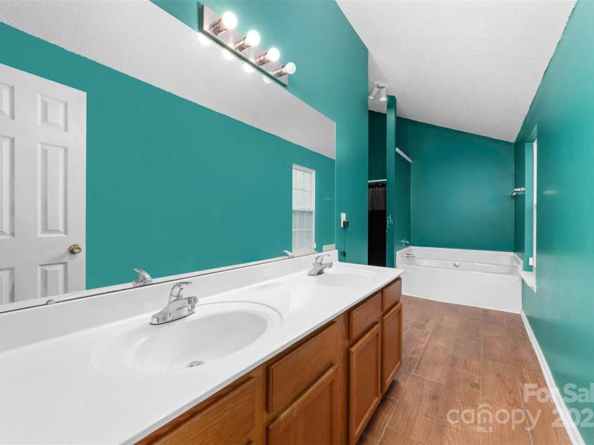 10338 Covingtonwood Drive, Charlotte, NC 28214.  MLS# CAR4323207, YatesRealty ID 3422. 