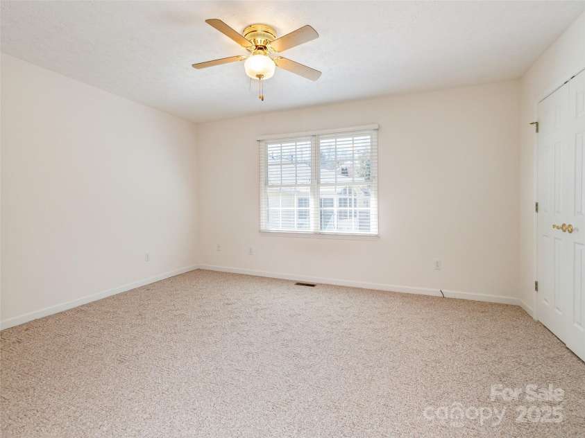 647 High Quarry Road, Hendersonville, NC 28791.  MLS# CAR4232156, YatesRealty ID 3422. 