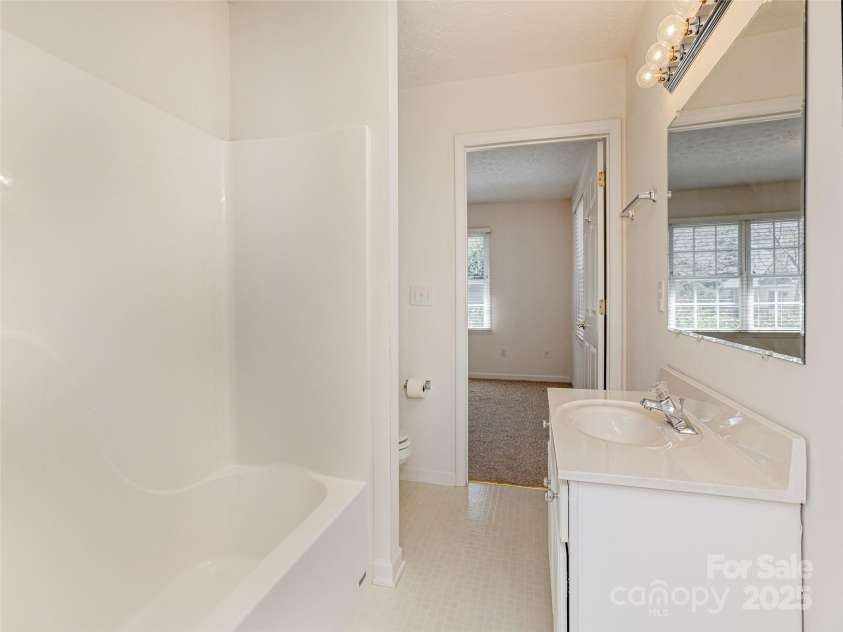 647 High Quarry Road, Hendersonville, NC 28791.  MLS# CAR4232156, YatesRealty ID 3422. 