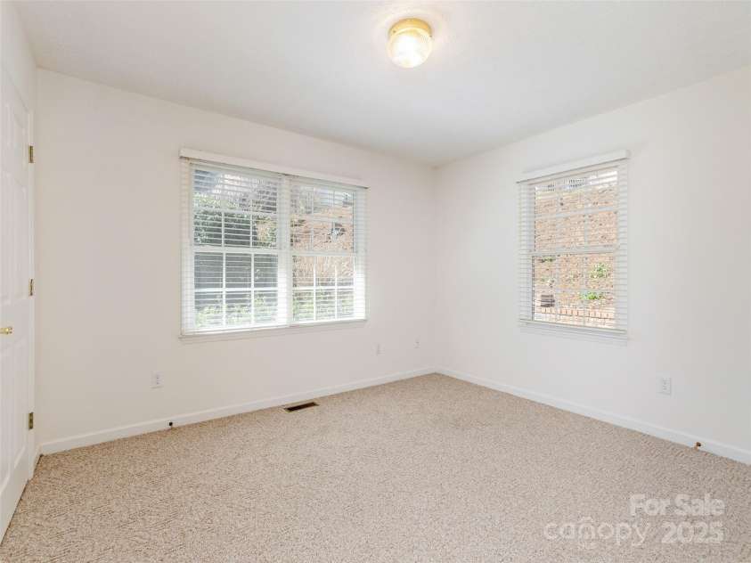 647 High Quarry Road, Hendersonville, NC 28791.  MLS# CAR4232156, YatesRealty ID 3422. 