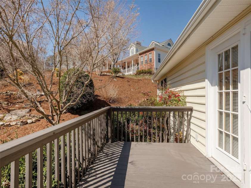 647 High Quarry Road, Hendersonville, NC 28791.  MLS# CAR4232156, YatesRealty ID 3422. 