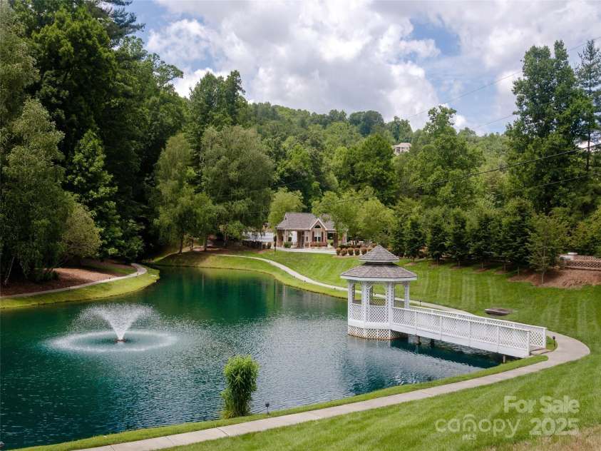 647 High Quarry Road, Hendersonville, NC 28791.  MLS# CAR4232156, YatesRealty ID 3422. 